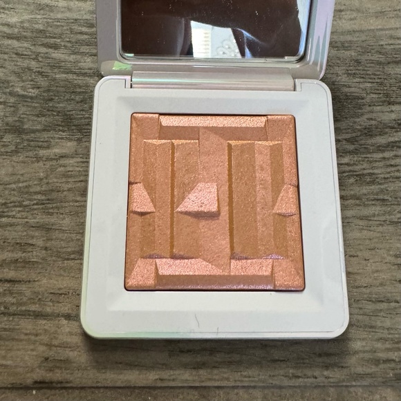 Haus Labs "Pink Amethyst" highlighter - Picture 3 of 12